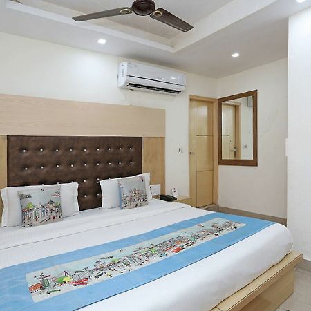 Oyo 9233 Hotel Cottage Lord Krishna Nueva Delhi Exterior foto